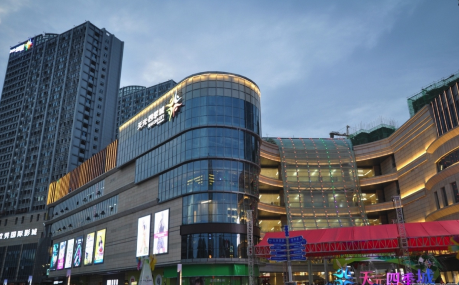 泸州精品百货批发市场，繁荣的商业脉搏与多元购物体验