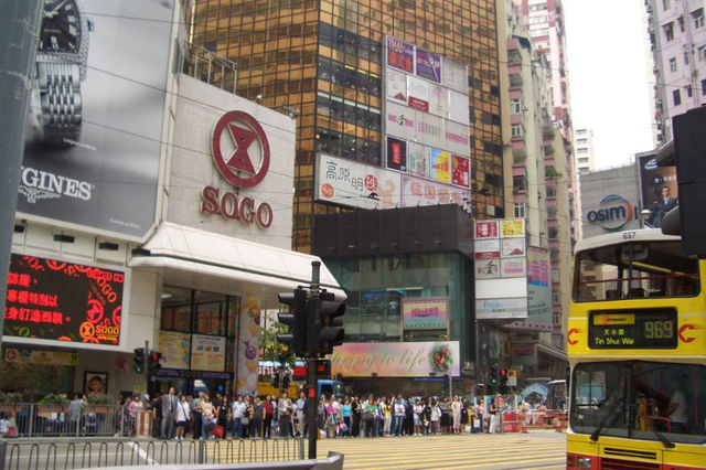 晶哥百货超市，繁华都市中的购物新天地